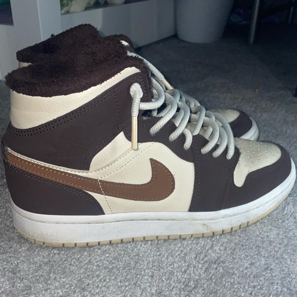 Nike Jordan 1 Mid SE Brown Basalt Oatmeal 6.5 women’s